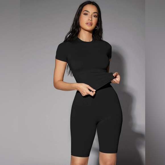 SHEIN BAE Solid Fitted Tee - Picture 1 of 6